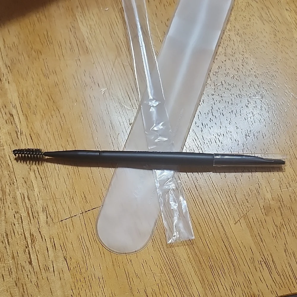 Black Dual-Ended Eyebrow Eye liner Brush, brand new in plastic case